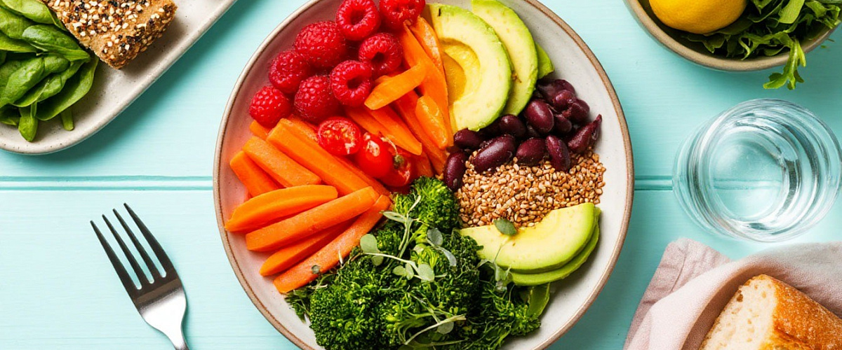 Красотка за столом или полезная для красоты еда.